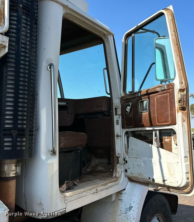 image for item KM9808 1989 White GMC WCS  dump truck