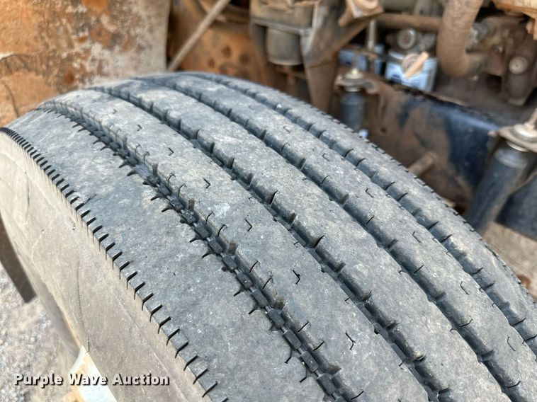 image for item KM9808 1989 White GMC WCS  dump truck