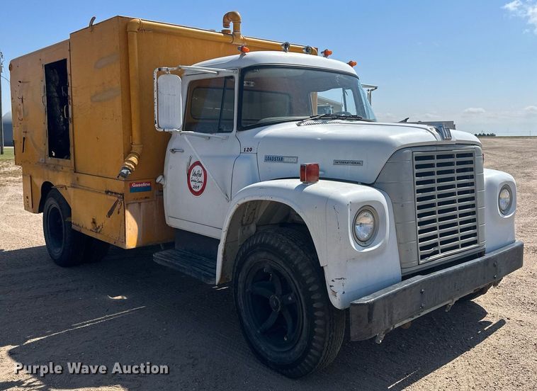image for item KX9058 1972 International Loadstar 1600  vacuum truck
