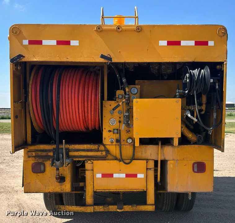 image for item KX9058 1972 International Loadstar 1600  vacuum truck