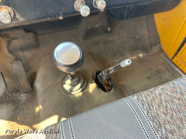 image for item KX9058 1972 International Loadstar 1600  vacuum truck