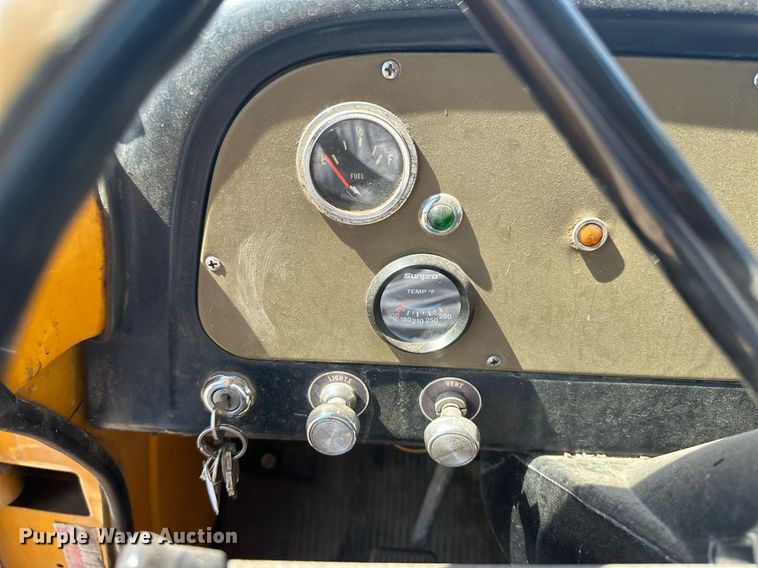 image for item KX9058 1972 International Loadstar 1600  vacuum truck