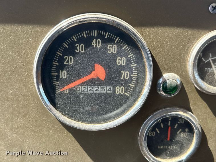 image for item KX9058 1972 International Loadstar 1600  vacuum truck