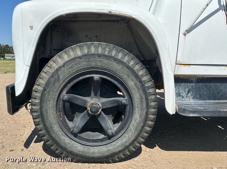 image for item KX9058 1972 International Loadstar 1600  vacuum truck