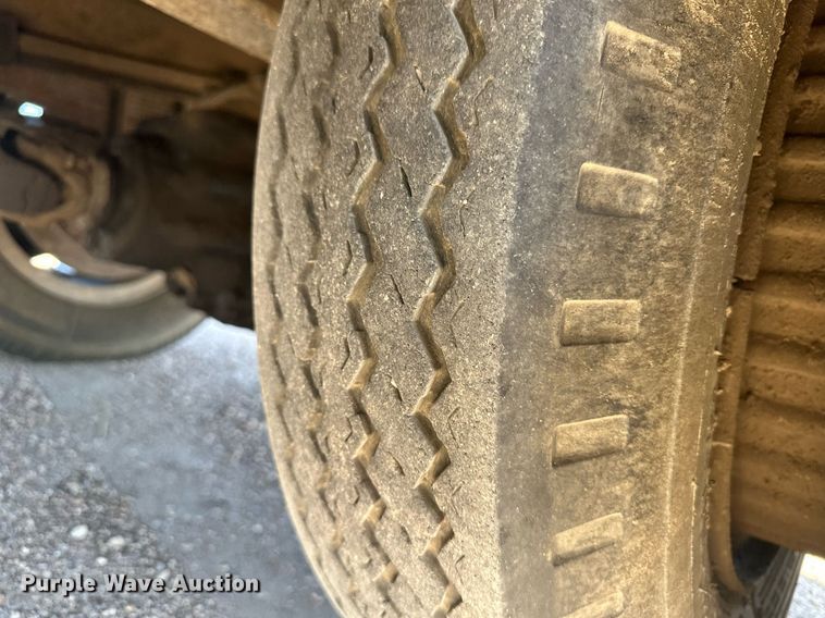 image for item KX9058 1972 International Loadstar 1600  vacuum truck