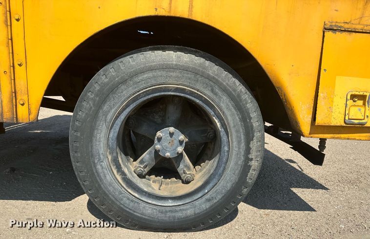 image for item KX9058 1972 International Loadstar 1600  vacuum truck