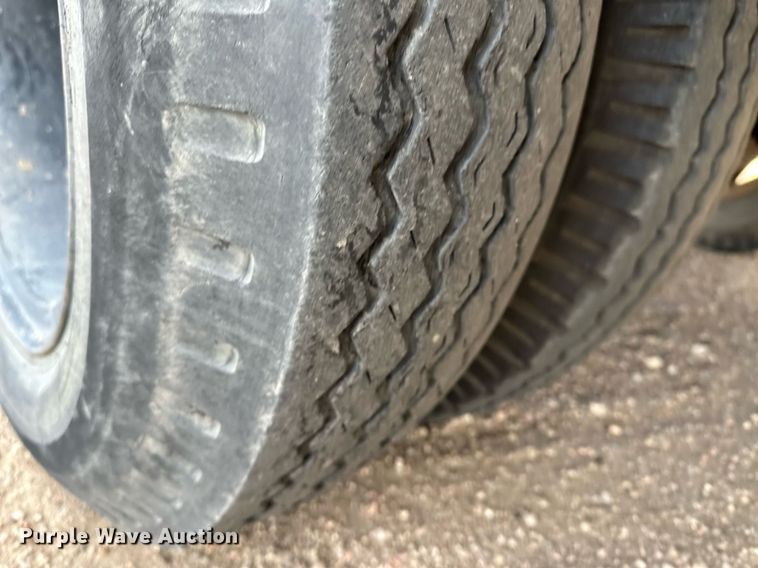 image for item KX9058 1972 International Loadstar 1600  vacuum truck