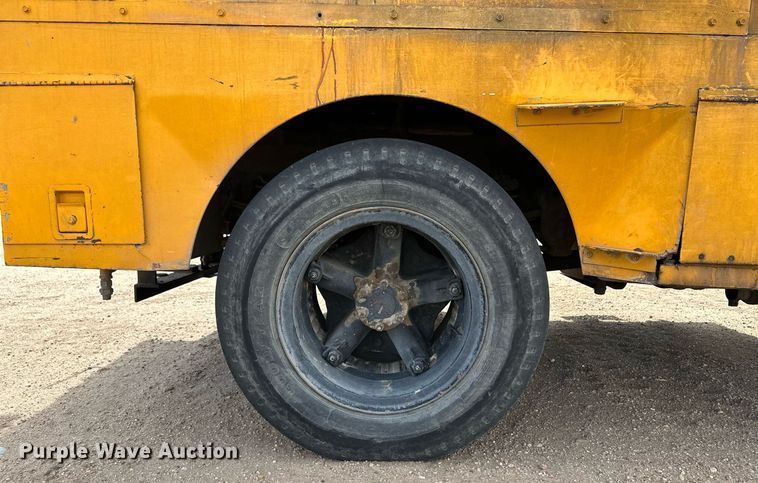 image for item KX9058 1972 International Loadstar 1600  vacuum truck