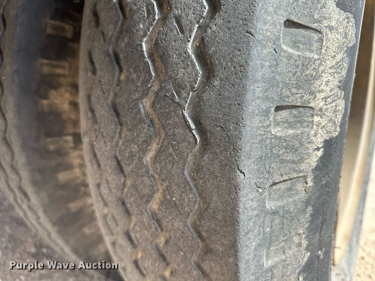 image for item KX9058 1972 International Loadstar 1600  vacuum truck