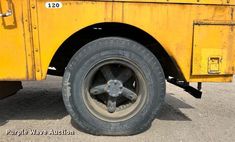 image for item KX9058 1972 International Loadstar 1600  vacuum truck