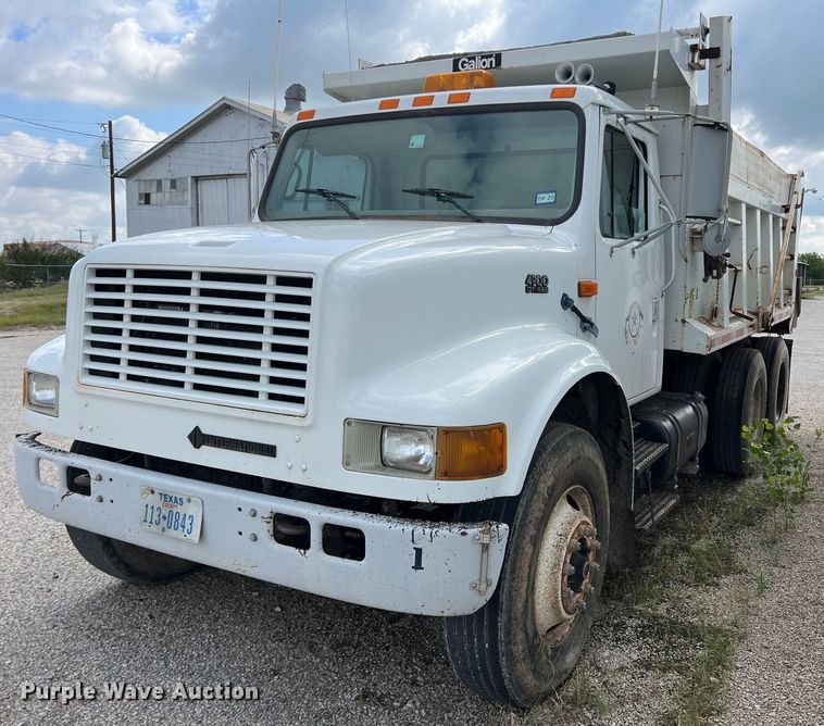 image for item LB9334 1996 International 4900  dump truck