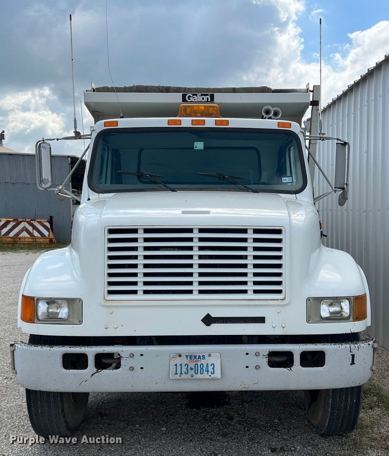 image for item LB9334 1996 International 4900  dump truck