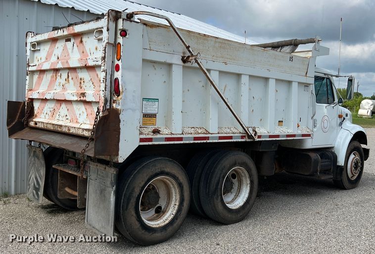image for item LB9334 1996 International 4900  dump truck
