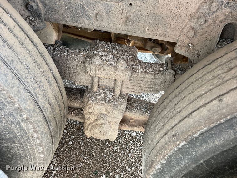 image for item LB9334 1996 International 4900  dump truck