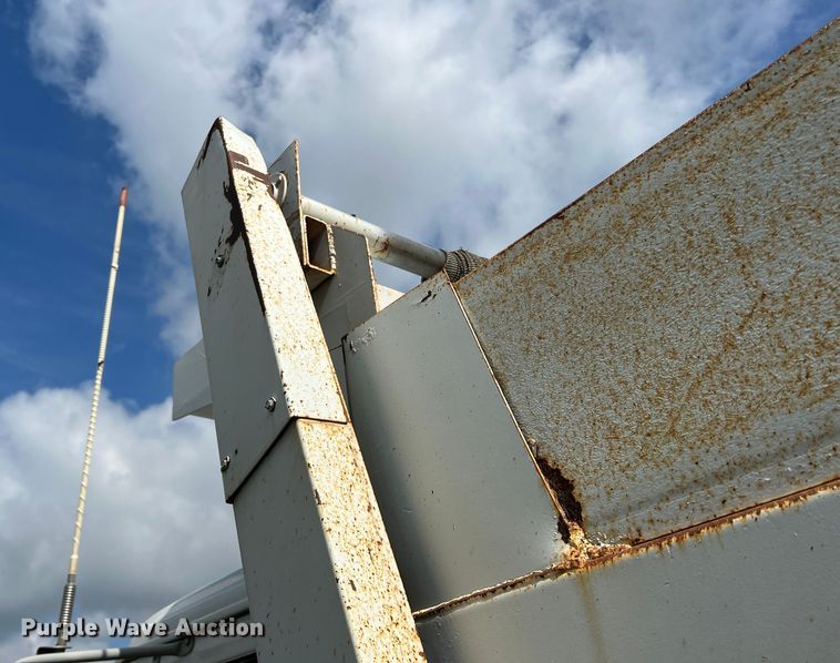 image for item LB9334 1996 International 4900  dump truck