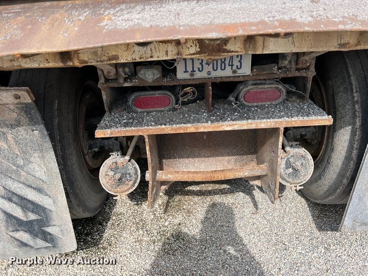 image for item LB9334 1996 International 4900  dump truck