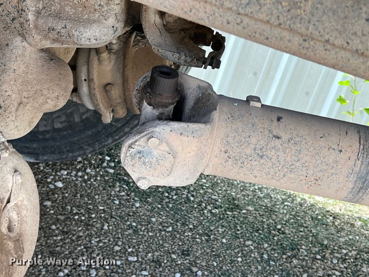 image for item LB9334 1996 International 4900  dump truck