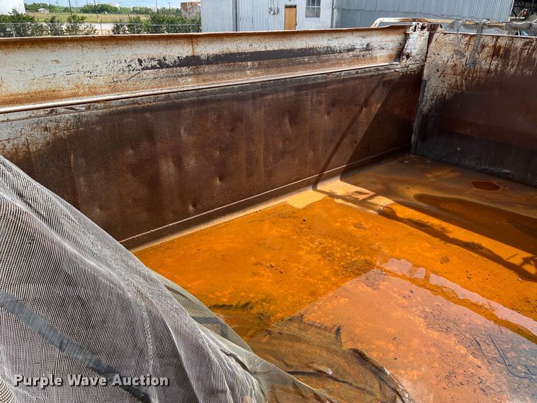 image for item LB9334 1996 International 4900  dump truck