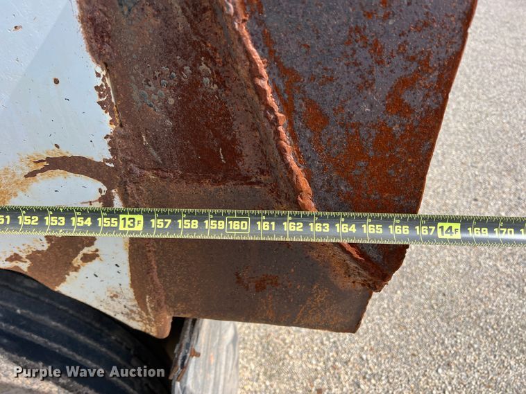 image for item LB9334 1996 International 4900  dump truck