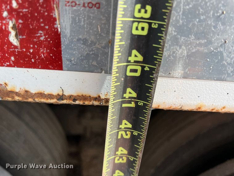 image for item LB9334 1996 International 4900  dump truck