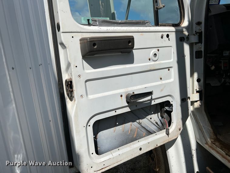 image for item LB9334 1996 International 4900  dump truck