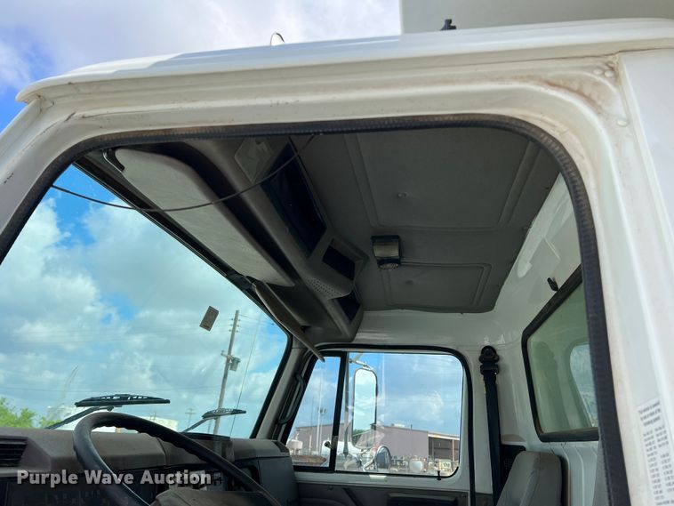 image for item LB9334 1996 International 4900  dump truck