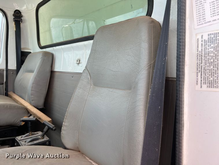 image for item LB9334 1996 International 4900  dump truck