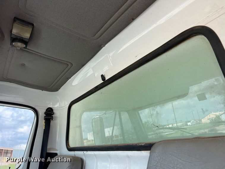 image for item LB9334 1996 International 4900  dump truck