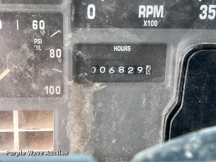 image for item LB9334 1996 International 4900  dump truck