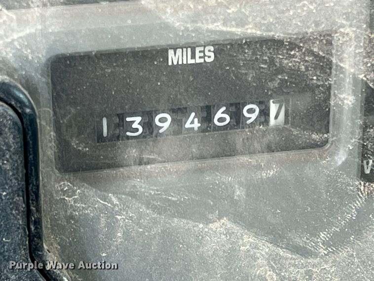 image for item LB9334 1996 International 4900  dump truck