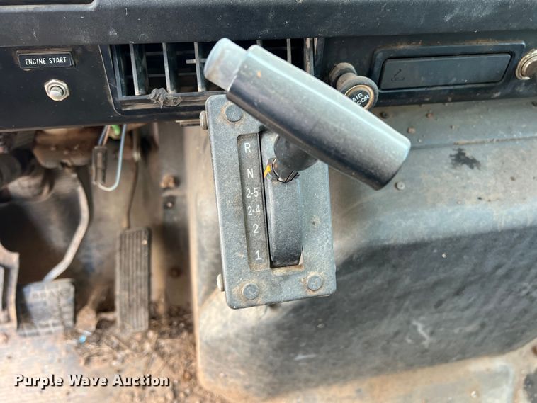 image for item LB9334 1996 International 4900  dump truck