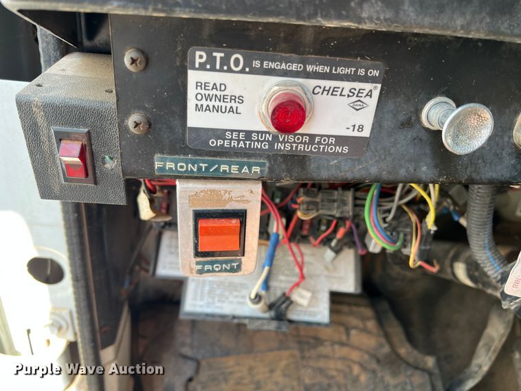 image for item LB9334 1996 International 4900  dump truck