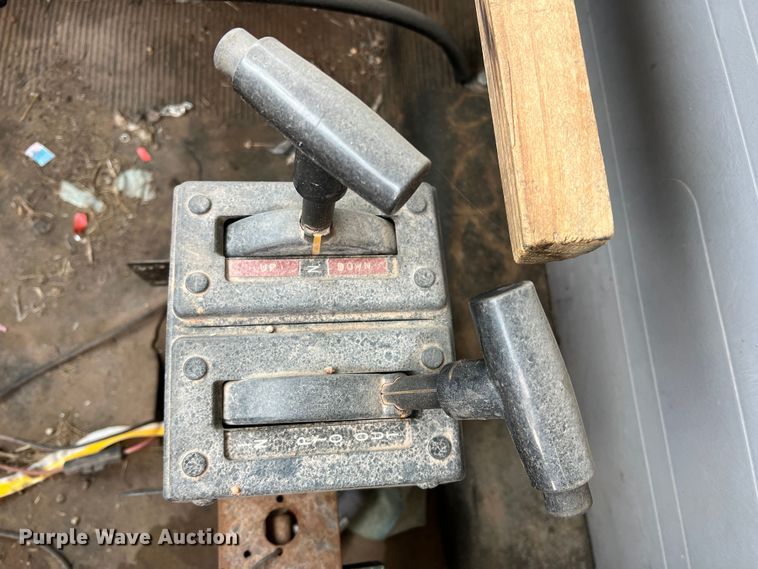 image for item LB9334 1996 International 4900  dump truck