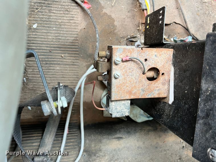 image for item LB9334 1996 International 4900  dump truck