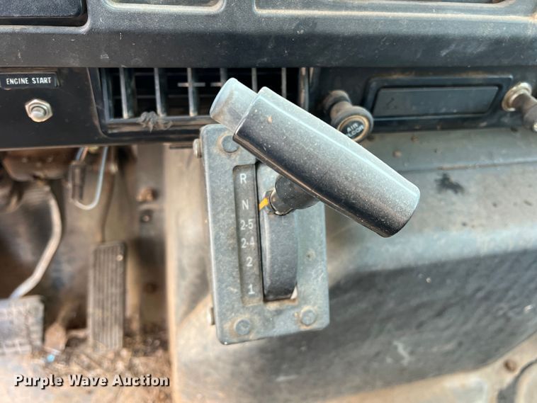 image for item LB9334 1996 International 4900  dump truck