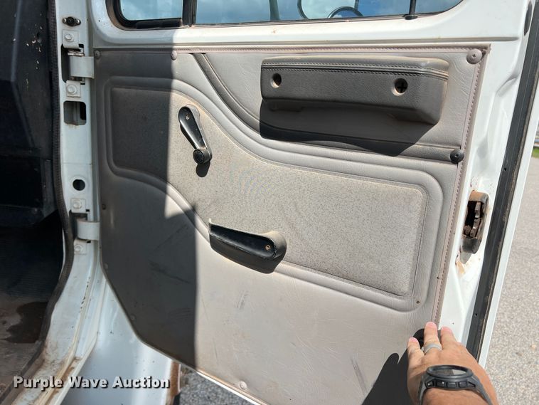 image for item LB9334 1996 International 4900  dump truck