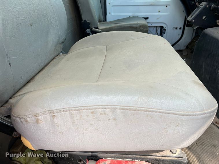 image for item LB9334 1996 International 4900  dump truck