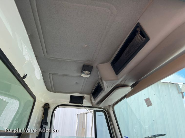 image for item LB9334 1996 International 4900  dump truck