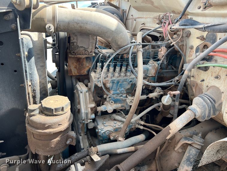 image for item LB9334 1996 International 4900  dump truck