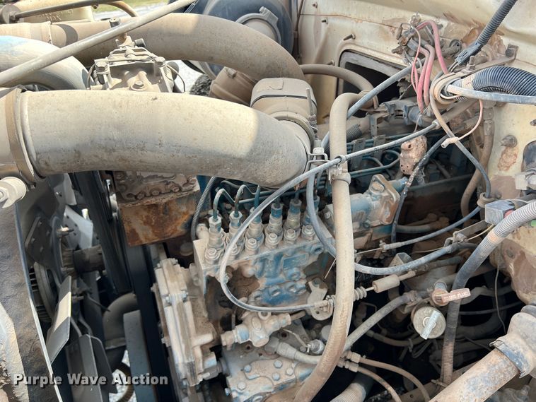 image for item LB9334 1996 International 4900  dump truck