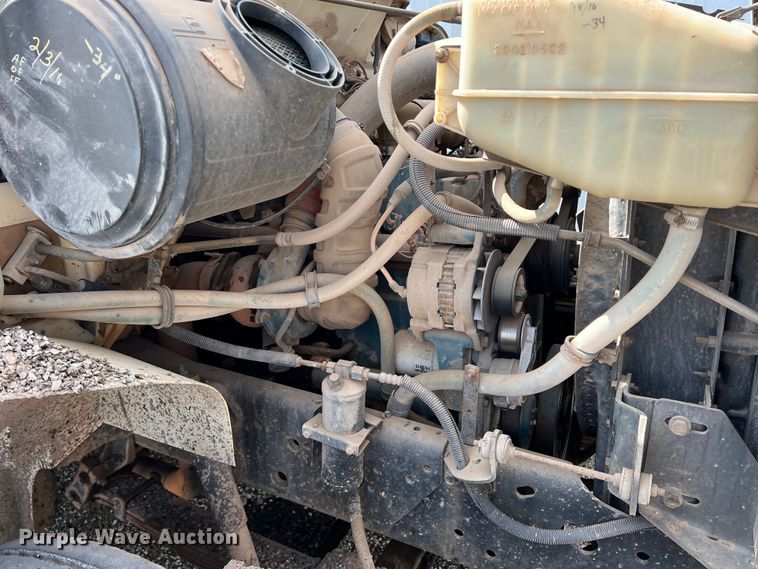 image for item LB9334 1996 International 4900  dump truck