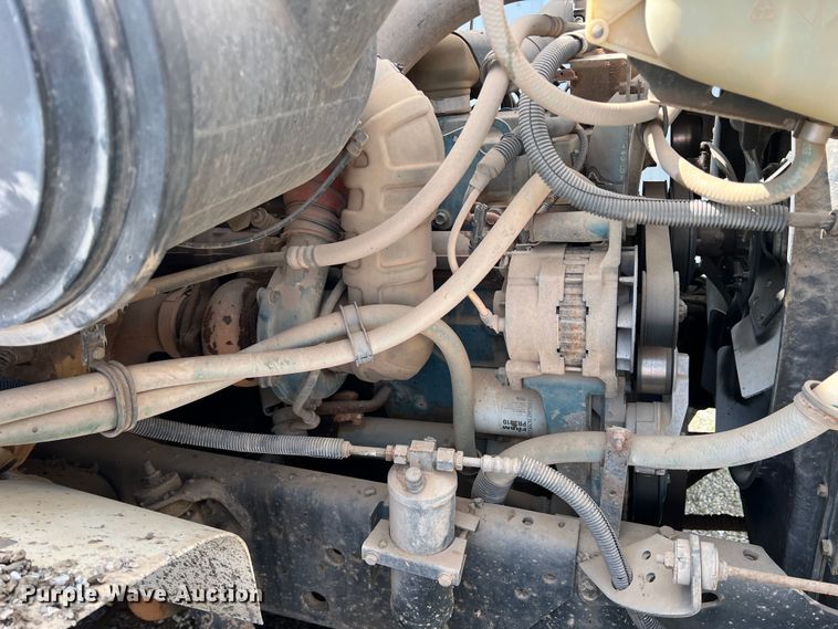 image for item LB9334 1996 International 4900  dump truck