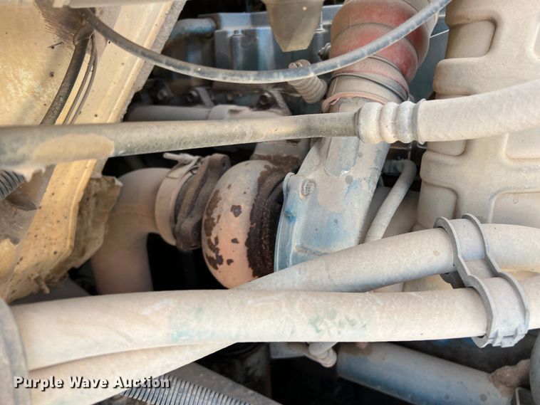 image for item LB9334 1996 International 4900  dump truck