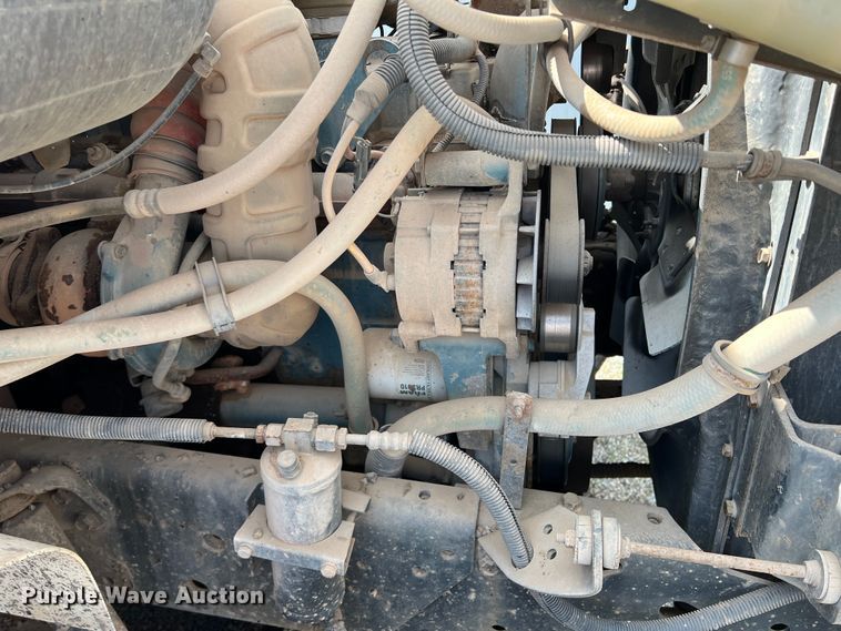 image for item LB9334 1996 International 4900  dump truck