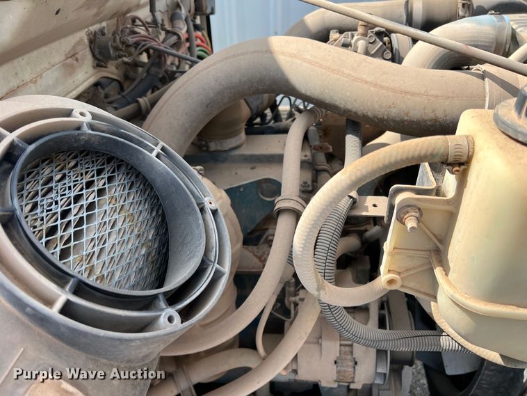 image for item LB9334 1996 International 4900  dump truck