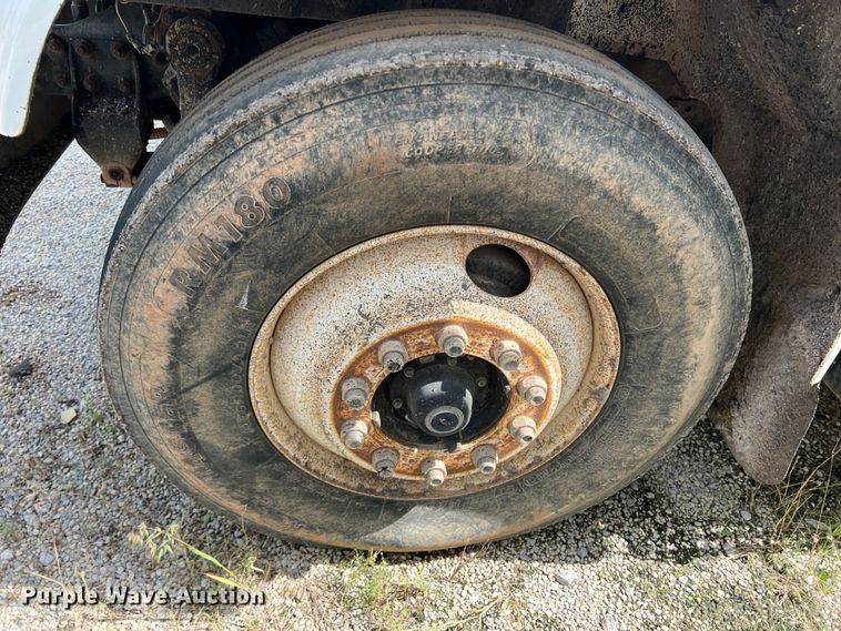 image for item LB9334 1996 International 4900  dump truck