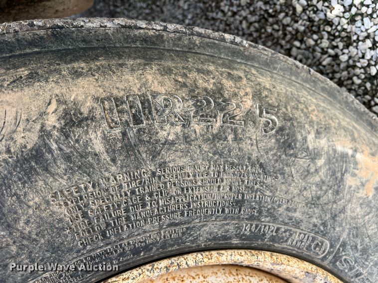 image for item LB9334 1996 International 4900  dump truck