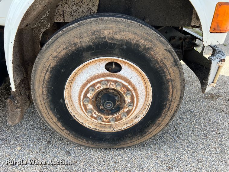 image for item LB9334 1996 International 4900  dump truck