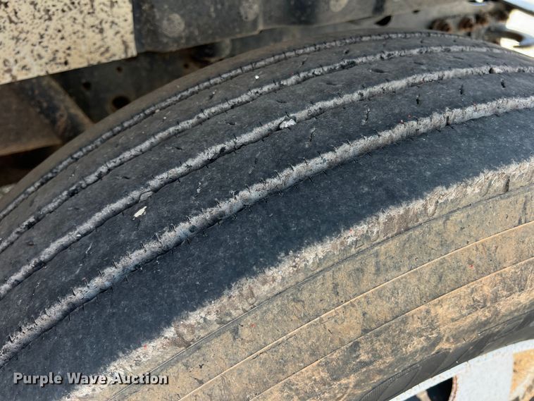 image for item LB9334 1996 International 4900  dump truck