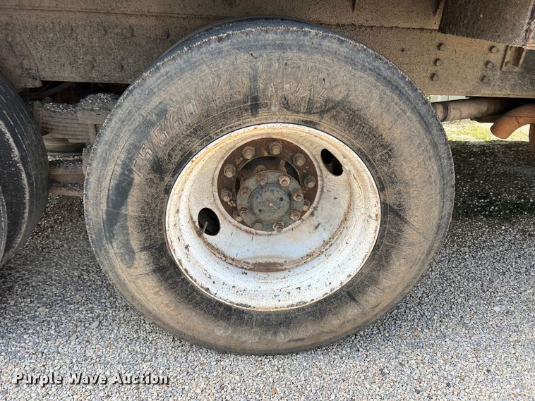 image for item LB9334 1996 International 4900  dump truck